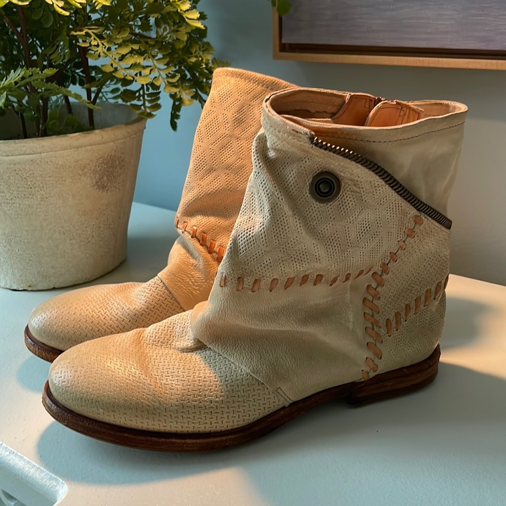 A.S. 98 cream ankle boots